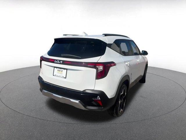 Photo of 2025 Snow White Pearl Kia Seltos