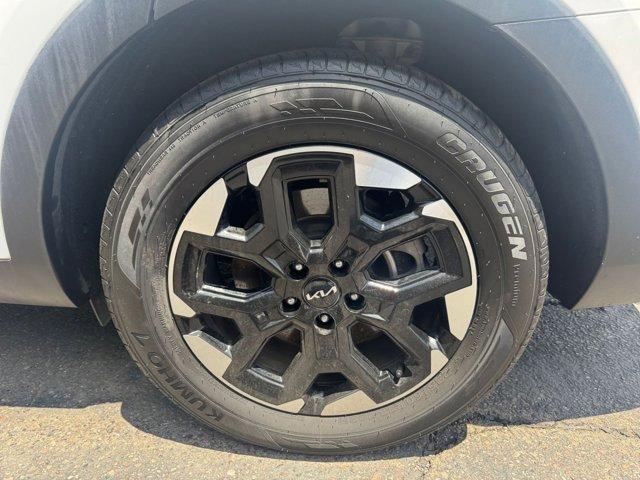 Photo of 2024 Glacial White Pearl Kia Sorento