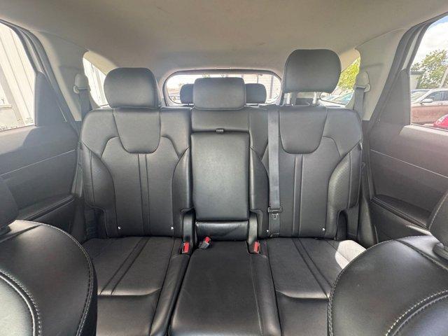 Photo of 2024 Glacial White Pearl Kia Sorento