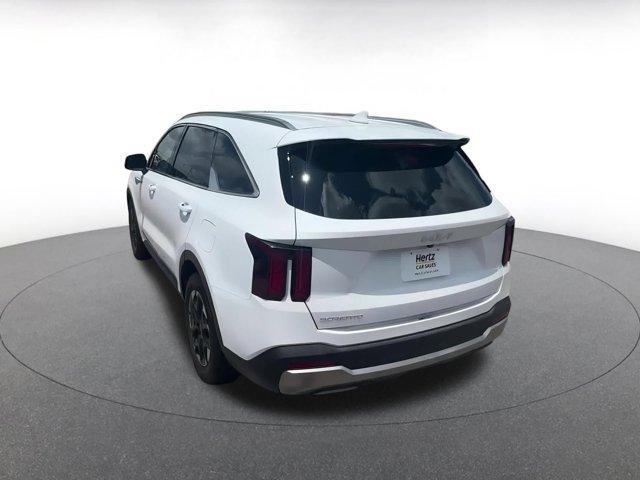 Photo of 2024 Glacial White Pearl Kia Sorento
