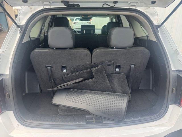 Photo of 2024 Glacial White Pearl Kia Sorento