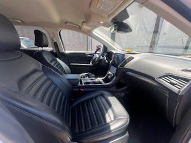 Photo of 2024 Oxford White Ford Edge