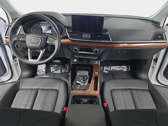 Photo of 2023 White Audi Q5