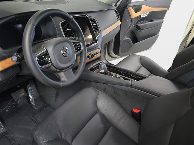 Photo of 2023 Silver Dawn Metallic Volvo XC90