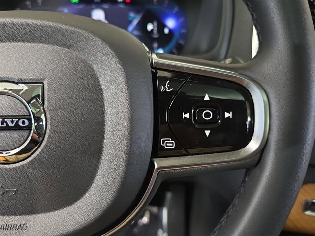 Photo of 2023 Silver Dawn Metallic Volvo XC90