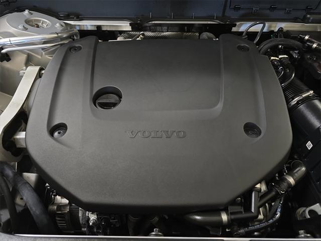 Photo of 2023 Silver Dawn Metallic Volvo XC90