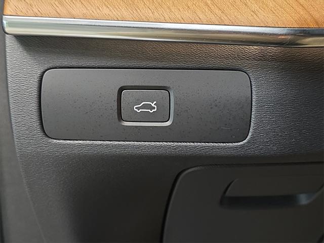 Photo of 2023 Silver Dawn Metallic Volvo XC90