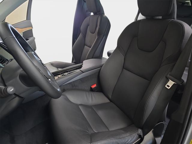Photo of 2023 Silver Dawn Metallic Volvo XC90