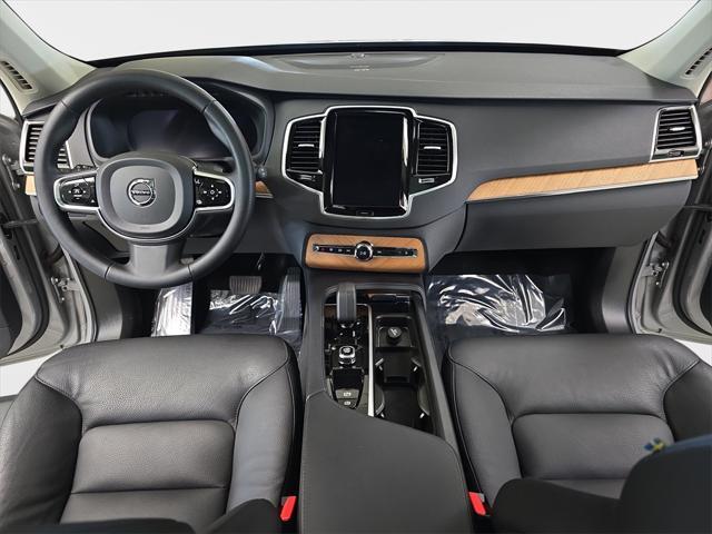 Photo of 2023 Silver Dawn Metallic Volvo XC90