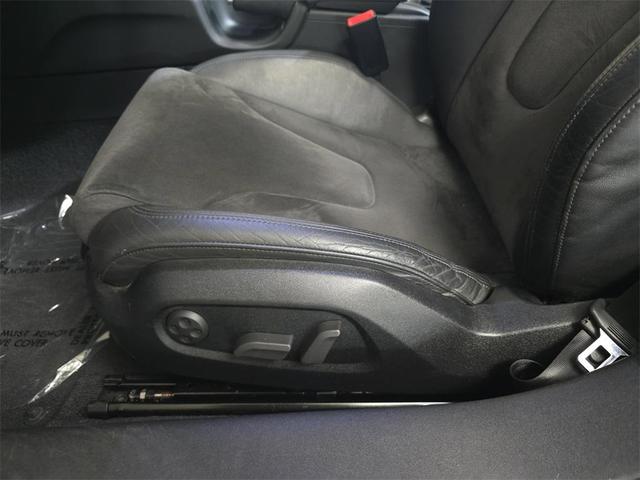 Photo of 2010 Ice Silver Metallic Audi TT