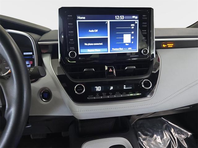 Photo of 2022 White Toyota Corolla