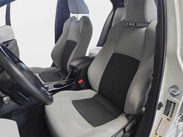 Photo of 2022 White Toyota Corolla