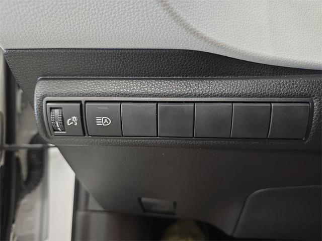 Photo of 2022 White Toyota Corolla