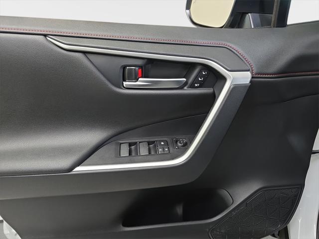 Photo of 2025 Wind Chill Pearl/Midnight Black Metallic Toyota RAV4 Hybrid