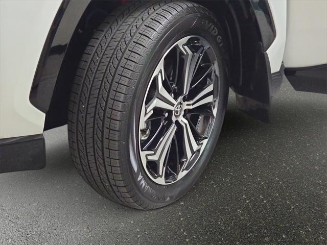 Photo of 2025 Wind Chill Pearl/Midnight Black Metallic Toyota RAV4 Hybrid