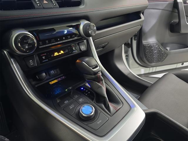 Photo of 2025 Wind Chill Pearl/Midnight Black Metallic Toyota RAV4 Hybrid