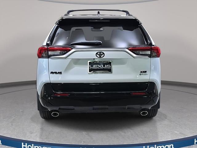 Photo of 2025 Wind Chill Pearl/Midnight Black Metallic Toyota RAV4 Hybrid