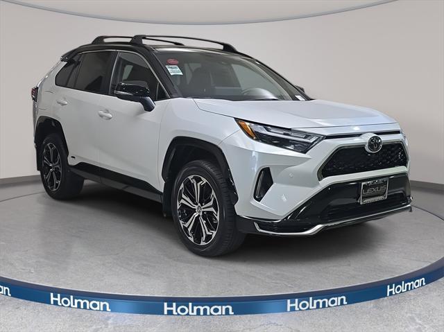 Photo of 2025 Wind Chill Pearl/Midnight Black Metallic Toyota RAV4 Hybrid