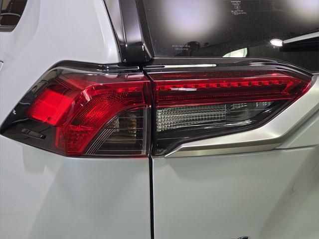 Photo of 2025 Wind Chill Pearl/Midnight Black Metallic Toyota RAV4 Hybrid