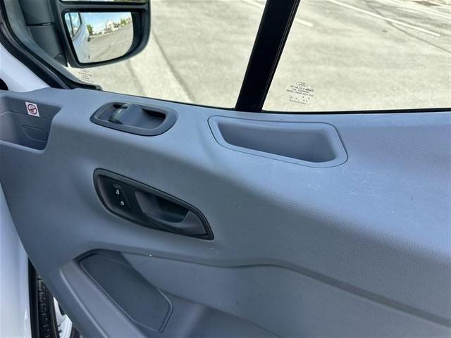 Photo of 2019 WHITE Ford Transit-250