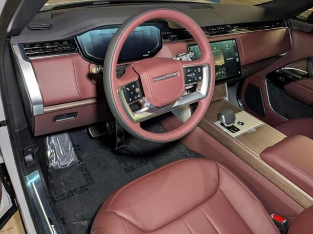 Photo of 2025 Ostuni Pearl White Land Rover Range Rover