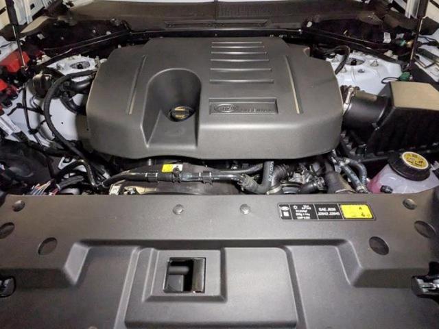 Photo of 2025 Fuji White Land Rover Defender