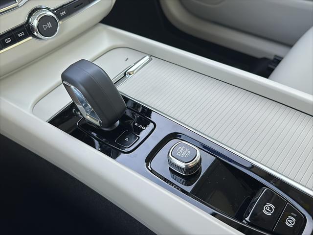 Photo of 2025 Gray Volvo XC60