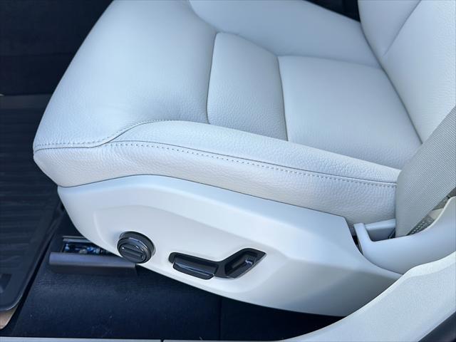 Photo of 2025 Gray Volvo XC60