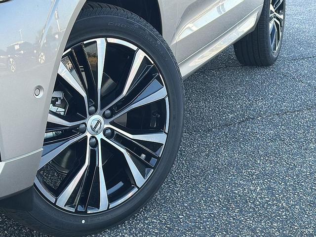 Photo of 2025 Gray Volvo XC60
