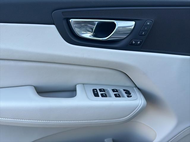 Photo of 2025 Gray Volvo XC60