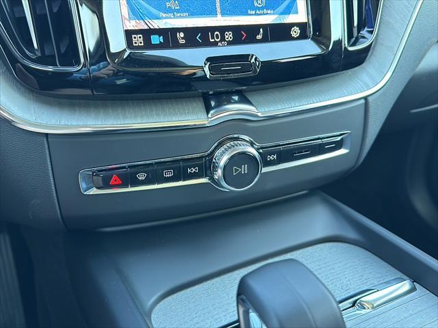 Photo of 2025 Crystal White Metallic Volvo XC60