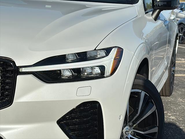 Photo of 2025 Crystal White Metallic Volvo XC60