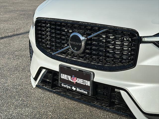 Photo of 2025 Crystal White Metallic Volvo XC60