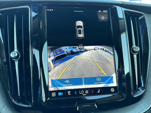 Photo of 2025 Crystal White Metallic Volvo XC60