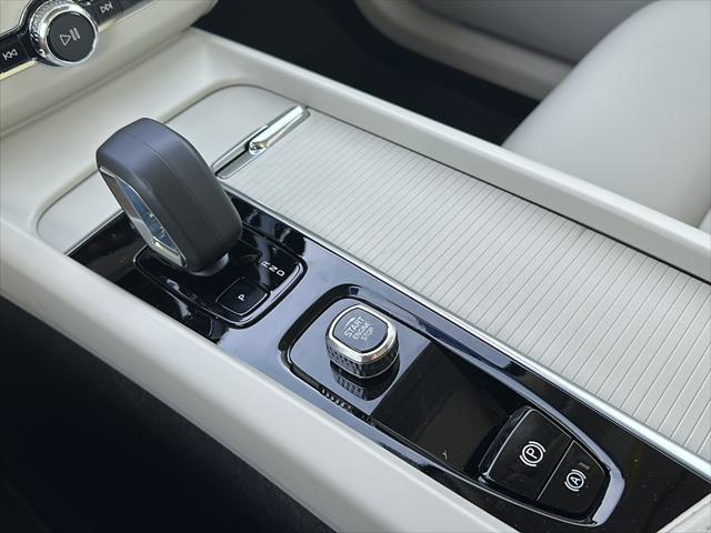 Photo of 2025 Denim Blue Metallic Volvo XC60