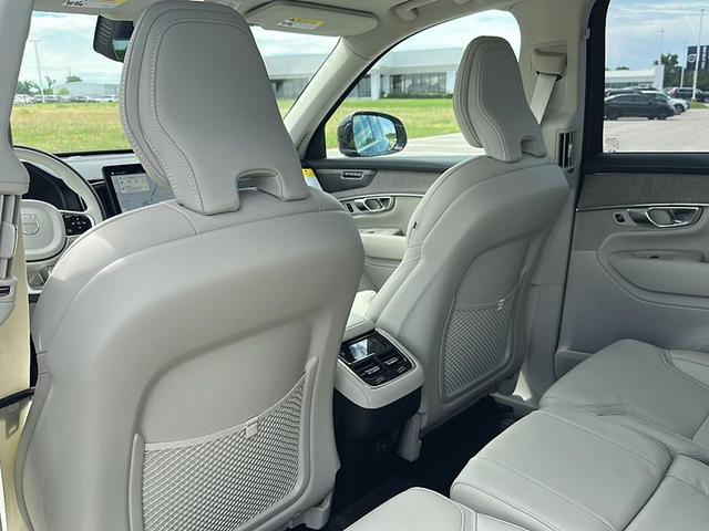 Photo of 2025 Onyx Black Metallic Volvo XC90