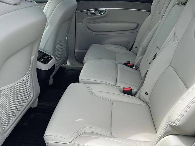 Photo of 2025 Onyx Black Metallic Volvo XC90