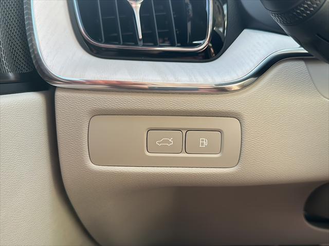 Photo of 2026 Onyx Black Metallic Volvo XC60 Plug-In Hybrid