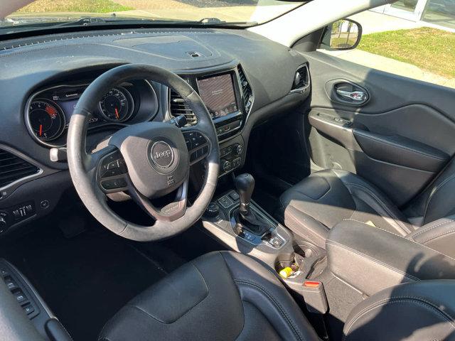 Photo of 2019 Diamond Black Crystal Pearlcoat Jeep Cherokee
