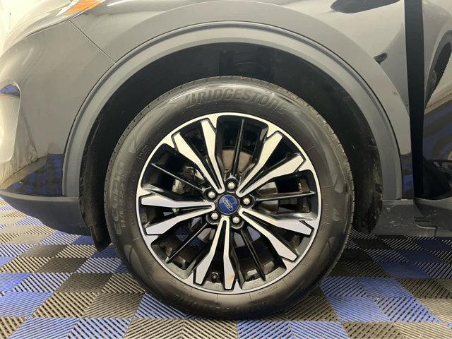 Photo of 2022 Agate Black Metallic Ford Escape