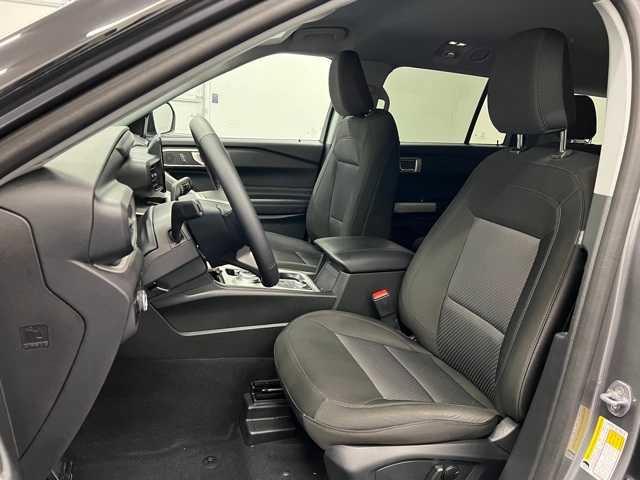 Photo of 2024 Carbonized Gray Metallic Ford Explorer