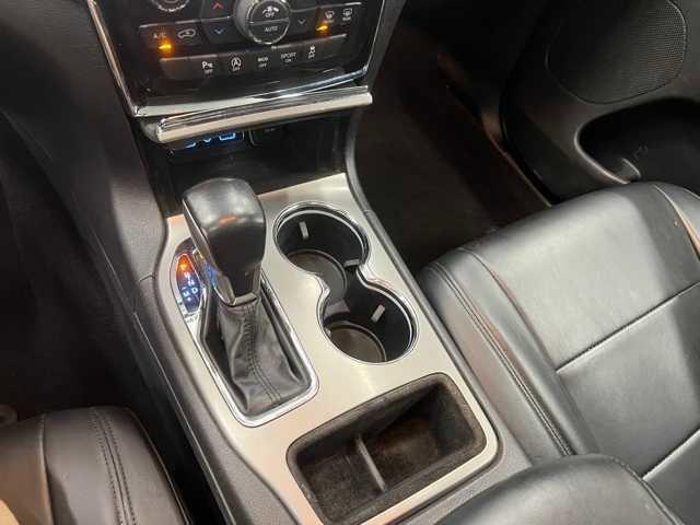 Photo of 2021 Diamond Black Crystal Pearlcoat Jeep Grand Cherokee