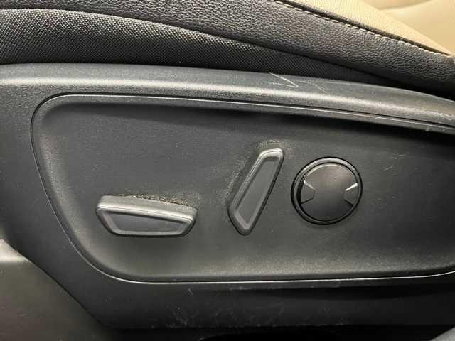 Photo of 2022 Star White Metallic Tri-Coat Ford Escape