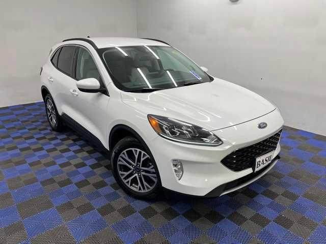 Photo of 2022 Star White Metallic Tri-Coat Ford Escape