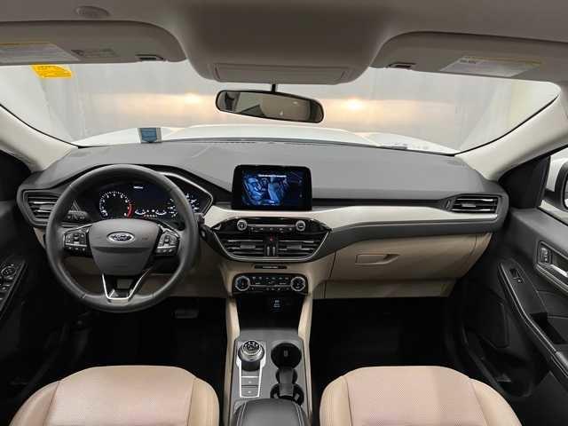Photo of 2022 Star White Metallic Tri-Coat Ford Escape