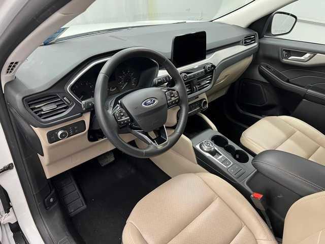 Photo of 2022 Star White Metallic Tri-Coat Ford Escape