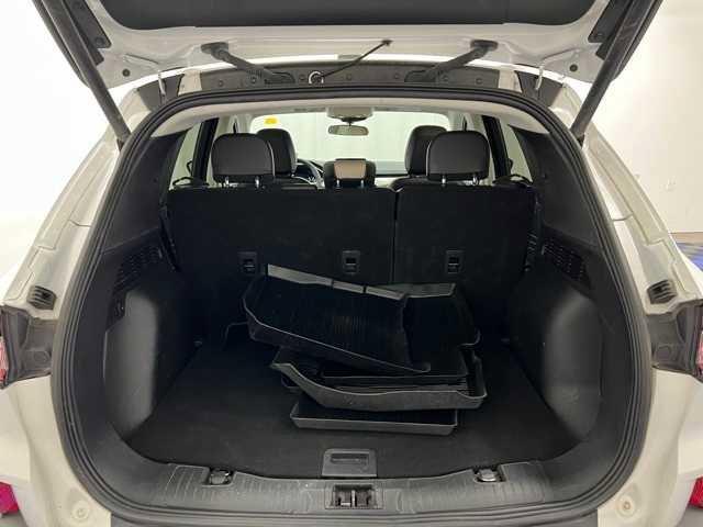 Photo of 2022 Star White Metallic Tri-Coat Ford Escape