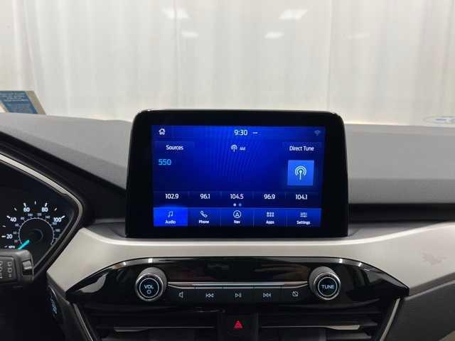 Photo of 2022 Star White Metallic Tri-Coat Ford Escape