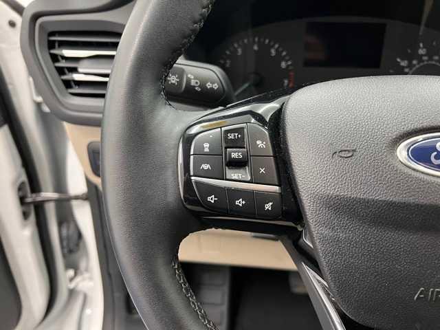 Photo of 2022 Star White Metallic Tri-Coat Ford Escape
