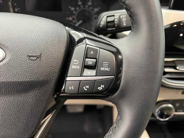 Photo of 2022 Star White Metallic Tri-Coat Ford Escape